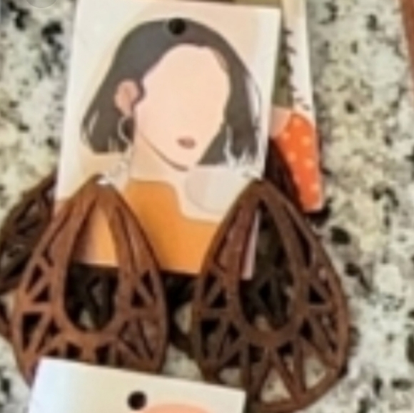 Gorgeous hollow wooden earrings Hand made Lazer cut Boho style - Picture 1 of 5